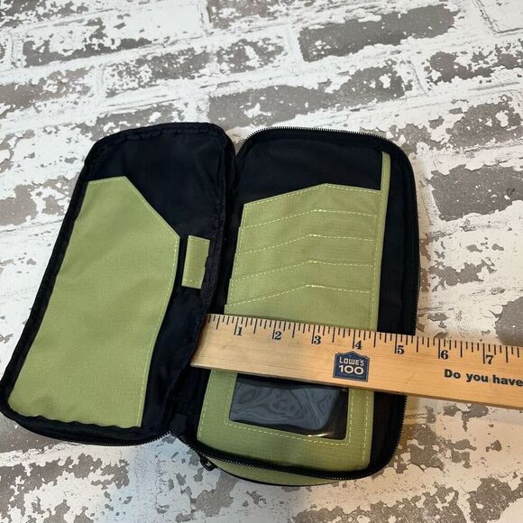 L.L. Bean | green travel wallet with strap - Picture 2 of 10